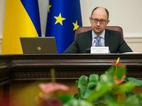 Яценюк поручил местным властям прекратить отопление из-за повышения температуры