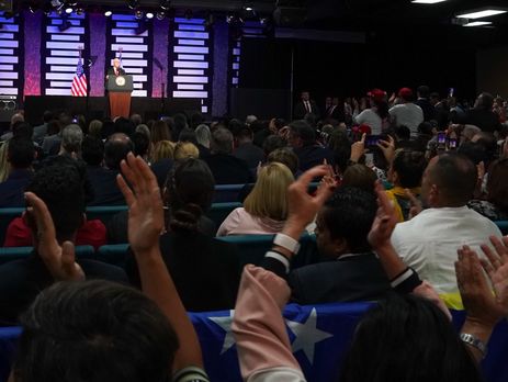 Пенс заявил, что пришло время покончить с диктатурой Мадуро