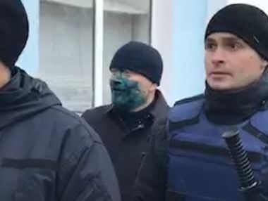 Полиция задержала мужчину, который облил Вилкула зеленкой в Бердянске
