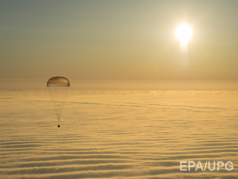 Трое членов экипажа МКС вернулись на Землю. Фоторепортаж