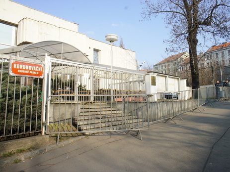 Троих российских дипломатов в Чехии подозревают в шпионаже