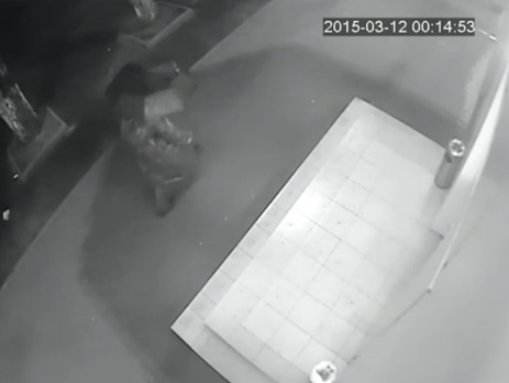 Камеры наблюдения зафиксировали момент заложения взрывчатки возле офиса 