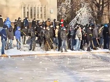 В Днепропетровске "титушки" применили оружие против митингующих