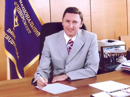 Владимир Онищенко является ректором полтавского университета с 2003 года