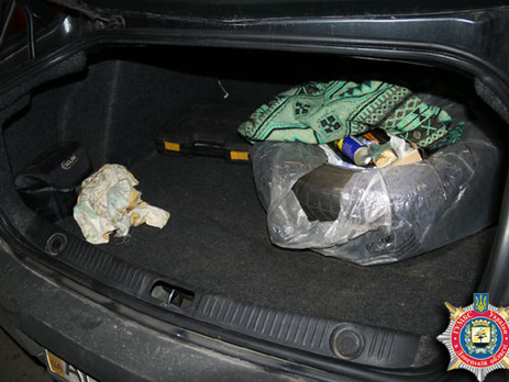 В Мариуполе у таксиста изъяли взрывчатку. Видео