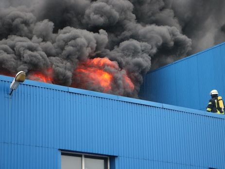 Пожар на складах в Деснянском районе Киева: есть угроза обвала строительных конструкций – ГСЧС
