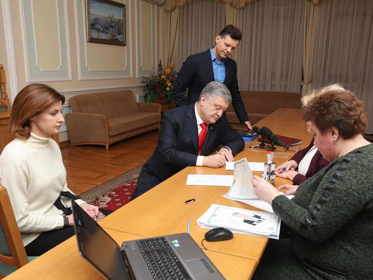 Порошенко подал документы в Центризбирком для регистрации кандидатом в президенты