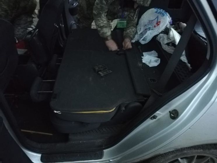 На пункті пропуску "Гнутове" прикордонники виявили в автомобілі громадянина України приховану вибухівку – Слободян