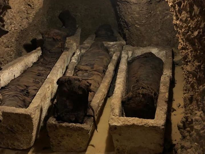 У Єгипті археологи виявили три гробниці з кількома десятками мумій