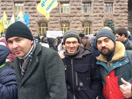 Журналисты засняли организаторов проплаченного митинга под КГГА. Видео