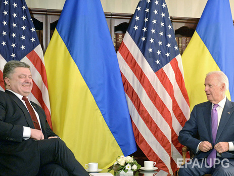 Порошенко обсудил с Байденом необходимость немедленного освобождения Савченко