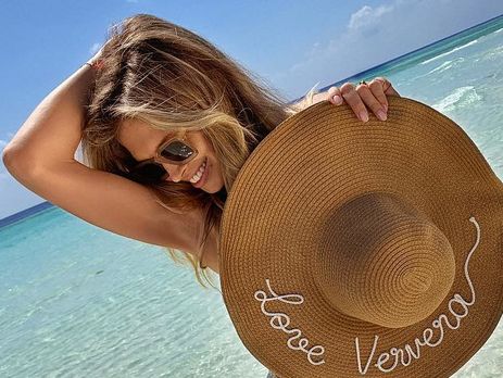 Брежнева на Мальдивах снялась топлес