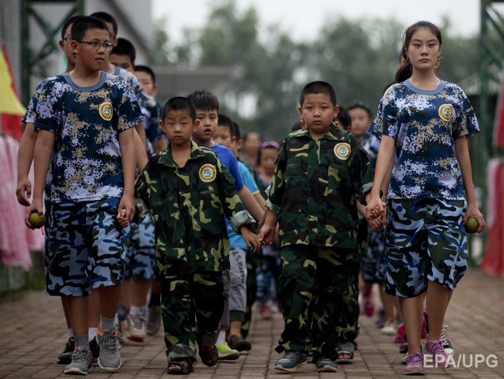 В Китае хотят разрешить семьям иметь больше одного ребенка