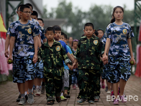 В Китае хотят разрешить семьям иметь больше одного ребенка