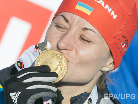 Порошенко поздравил биатлонистку Семеренко с победой