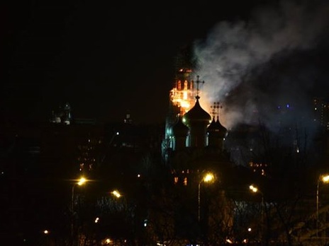 В Москве горит колокольня Новодевичьего монастыря