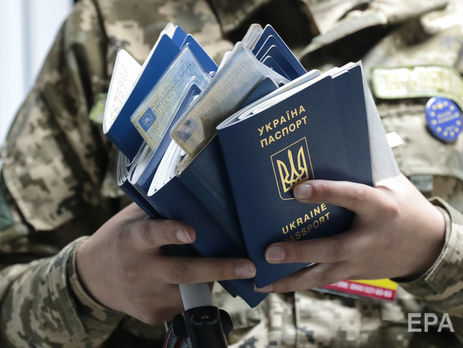 Эмиграцию считают актуальной угрозой 55% украинцев
