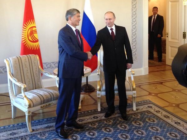 В Санкт-Петербурге началась встреча Путина и президента Кыргызстана Атамбаева