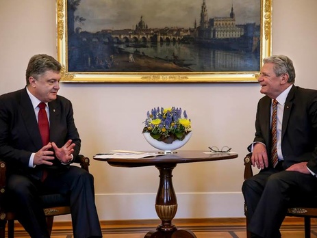 Порошенко поблагодарил президента Германии за €500 млн помощи
