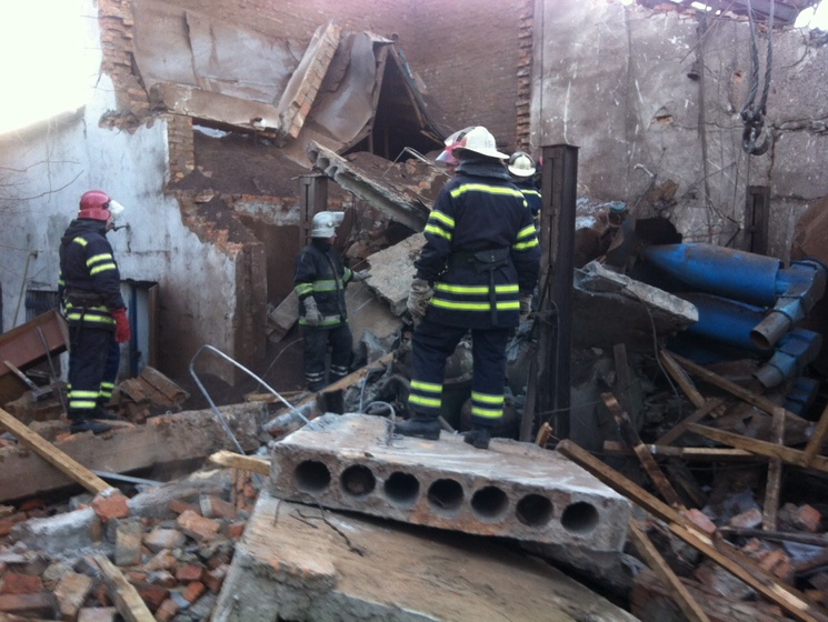 ГосЧС: В Хмельницкой области обвалилось здание агрофирмы, один человек погиб