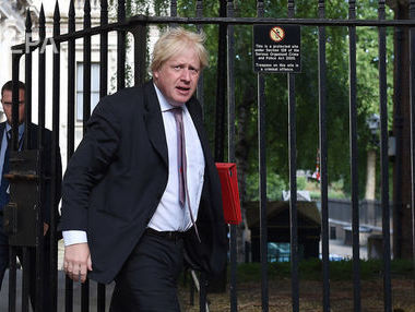 Экс-глава МИД Великобритании Джонсон вызвал спасателей на свидание