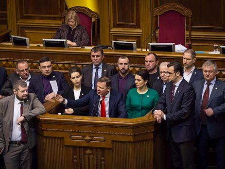 Фракция Радикальной партии блокирует трибуну Рады из-за повышения цен на газ