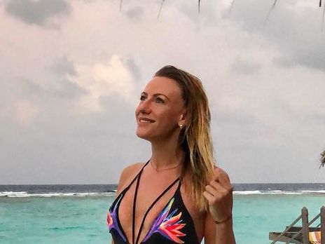 Нікітюк показала фігуру у світлі призахідного сонця