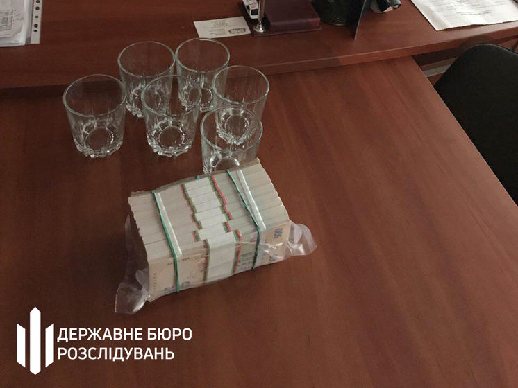 У Києві в.о. начальника Голосіївського відділу поліції затримали за вимагання $34 тис. хабара 
