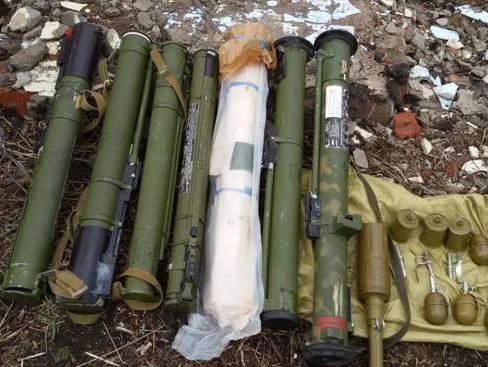СБУ обнаружила тайники террористов с российским оружием в Донецкой области