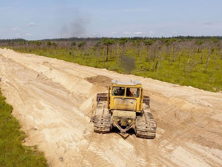 У Білорусі прокладають військові дороги до кордону з Україною