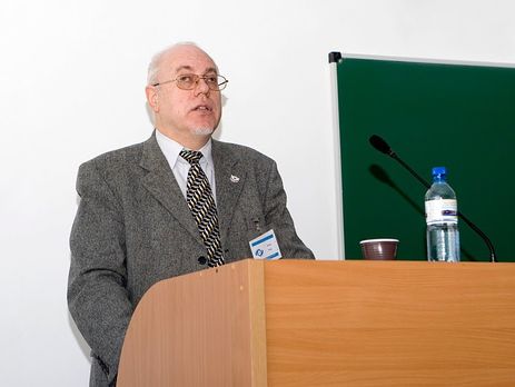 В России автора учебника по экономике упрекнули за отсутствие примеров, которые 