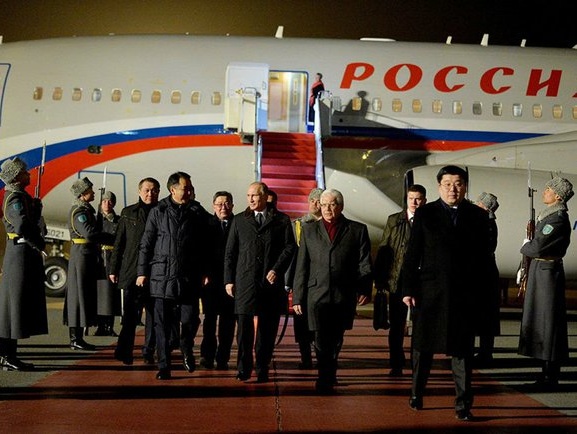 Путин прибыл в Астану на встречу с Лукашенко и Назарбаевым