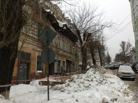 У російському Саратові під вагою снігу обвалилася частина житлового будинку