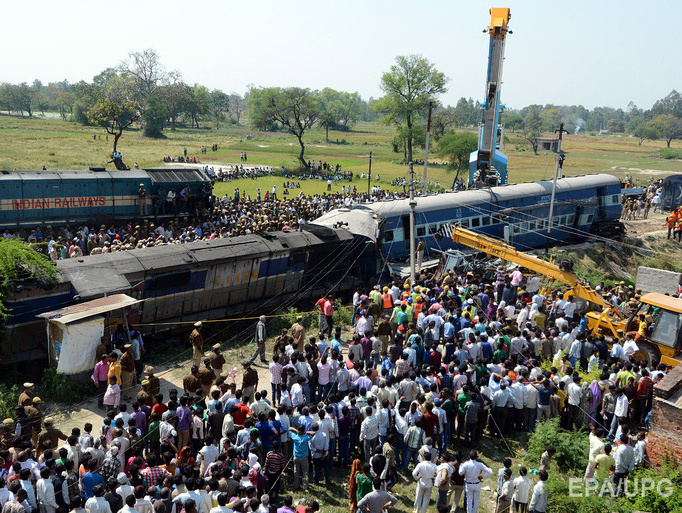 В Индии с рельсов сошел поезд, 31 человек погиб