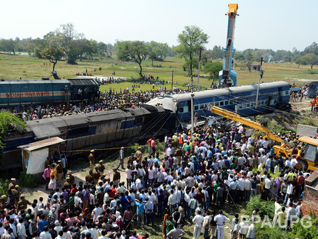 В Индии с рельсов сошел поезд, 31 человек погиб