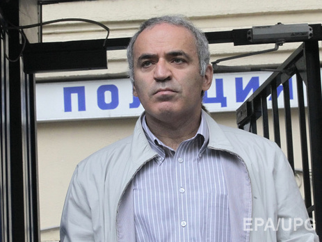 Каспаров: Отказ Украине даже в противотанковом оружии явится сигналом для всех, что единственная гарантия суверенитета — атомное оружие