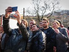 Селфи со звездой: как киевляне наблюдали солнечное затмение. Фоторепортаж