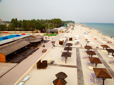 Юрист главы Херсонского облсовета Мангера отдал за бесценок отель подозреваемому в убийстве Гандзюк – 