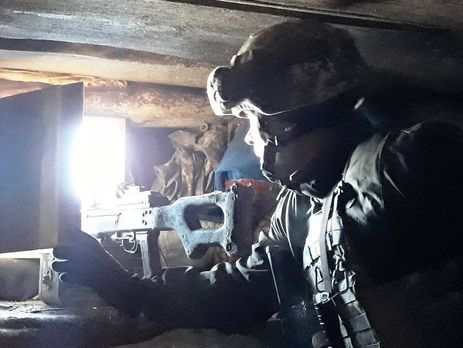 Доба на Донбасі. Шість обстрілів, зокрема із забороненого озброєння