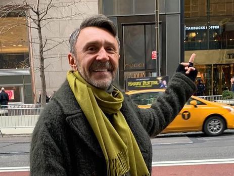 Шнуров показал фото с девушкой