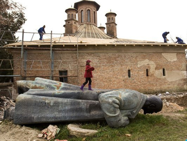 Памятники Ленину: В Украине сносят, в России &ndash; устанавливают