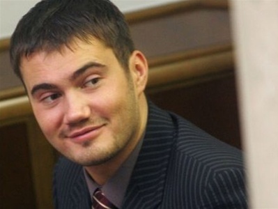 СМИ: Сын Януковича был в автомобиле, который провалился под лед на Байкале