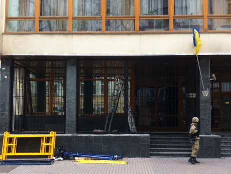 Лещенко: Коломойский баррикадируется в здании компании 