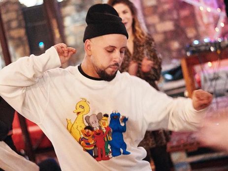 Дорофеева в купальнике прогулялась с Monatik