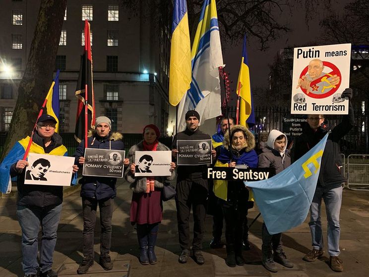 Во многих странах прошел флешмоб в поддержку политзаключенного Сущенко
