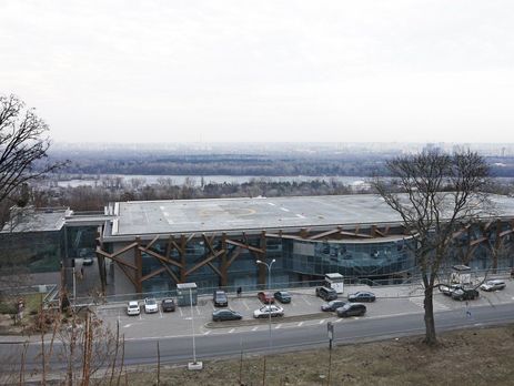 Суд в Киеве обязал вернуть вертолетную площадку Януковича юридическому владельцу