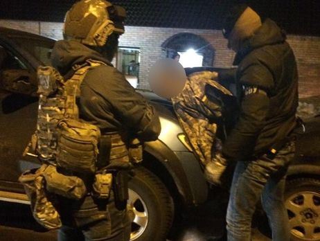 В Бахмуте задержали двух военных, которые пытались продать ручной пулемет и автомат – Госбюро расследований