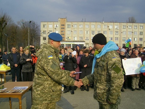 В Черновцах встретили десантников, вернувшихся из зоны АТО. Фоторепортаж