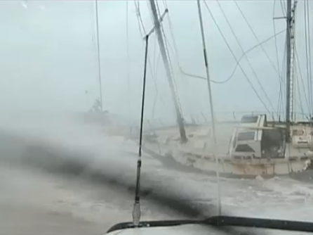 На Австралию обрушился циклон 