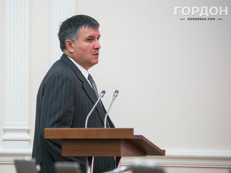 Аваков: На улицах не будут бродить личные охранные группы бизнесменов и политиков с огнестрельным оружием